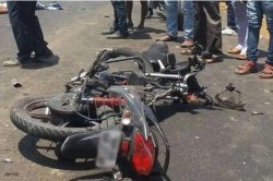 CG Accident News: खूनी सड़क दुर्घटना! कार ने बाइक सवार तीन लोगों को मारा टक्कर,
मौत - image