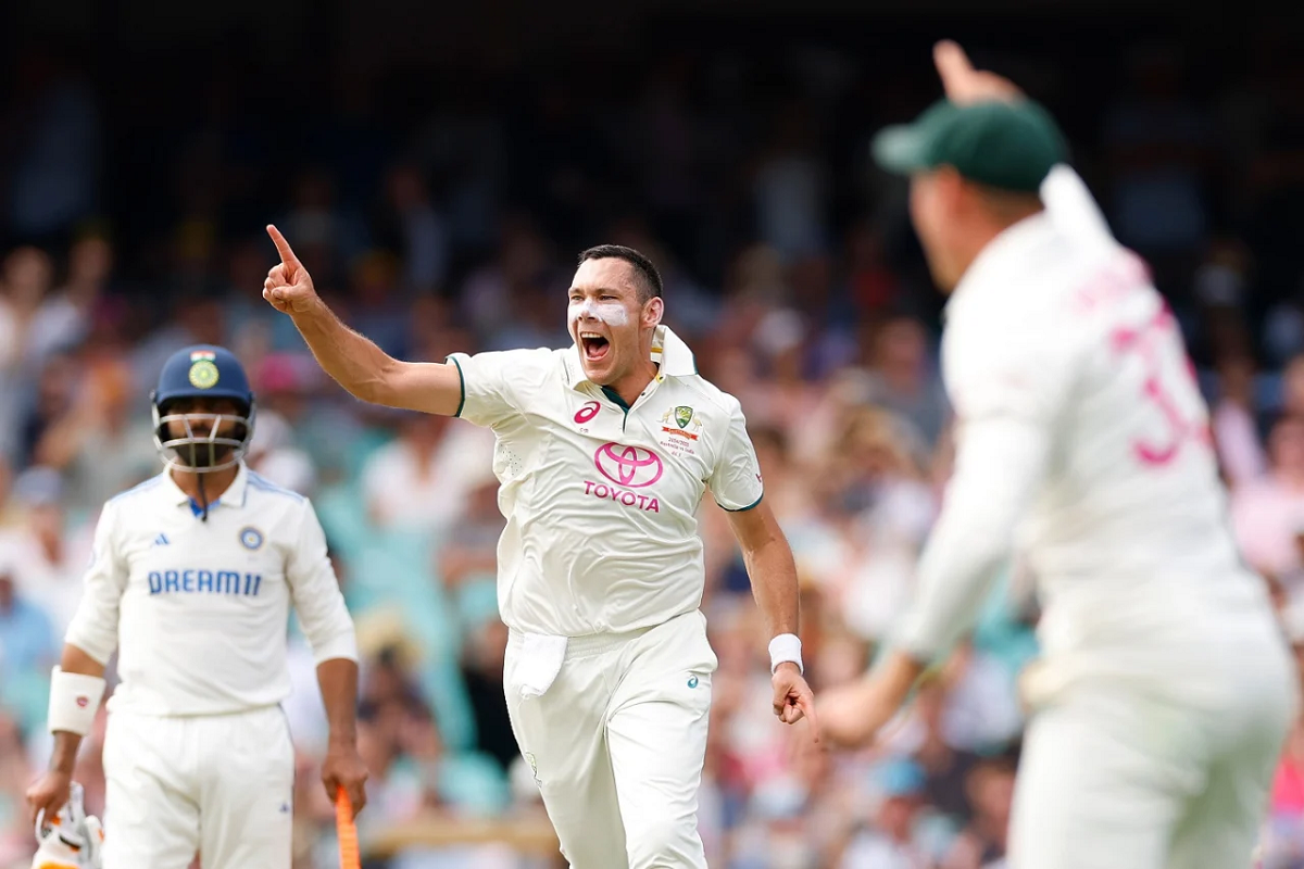 IND vs AUS Sydney Test, Day 1: ताश के पत्तों की तरह बिखरे भारतीय बल्लेबाज, मात्र
185 पर ढेर हुई टीम, बौलेंड ने झटके चार विकेट - image