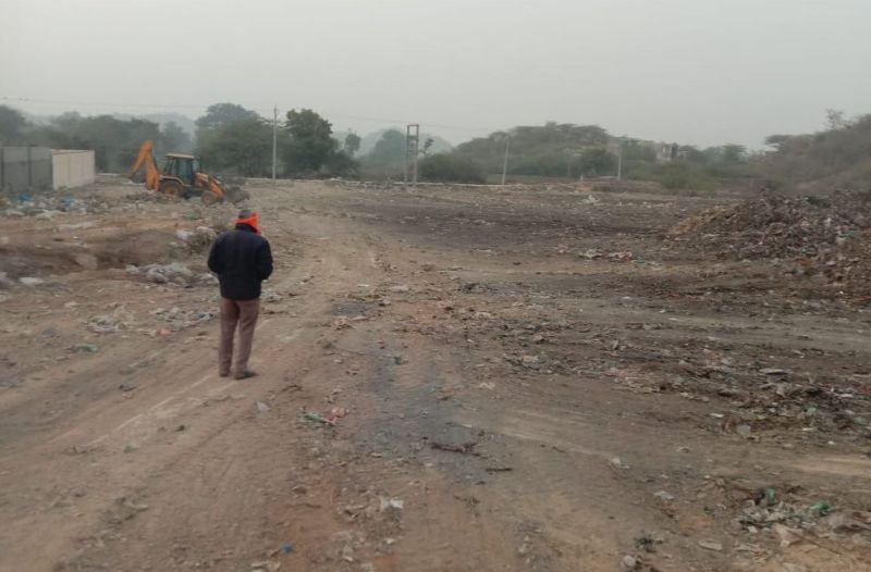 कस्तूरबा आवासीय छात्रावास के पास से गंदगी का ढेर हटाया