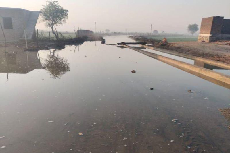पांच दिन में दो बार नहर छलकी,150 बीघा खेत में भरा पानी