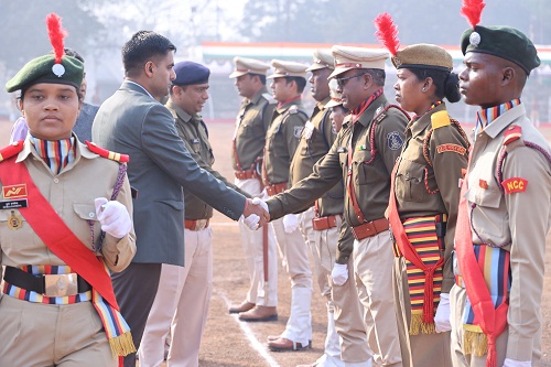 Republic Day 2025: शहीद कर्नल विप्लव त्रिपाठी स्टेडियम में स्कूली बच्चों ने किया
फुल ड्रेस Rehearsal, देखें Photo..