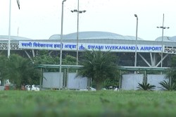 Raipur Airport: रनवे पर फ्लाइट खा रही थी हिचकोले, मरम्मत के बाद दोबारा उड़ान
शुरू - image