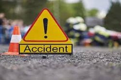 CG Road Accident: तेज रफ्तार बाइक होटल में घुसी, एक की मौत, 2 घायल… - image