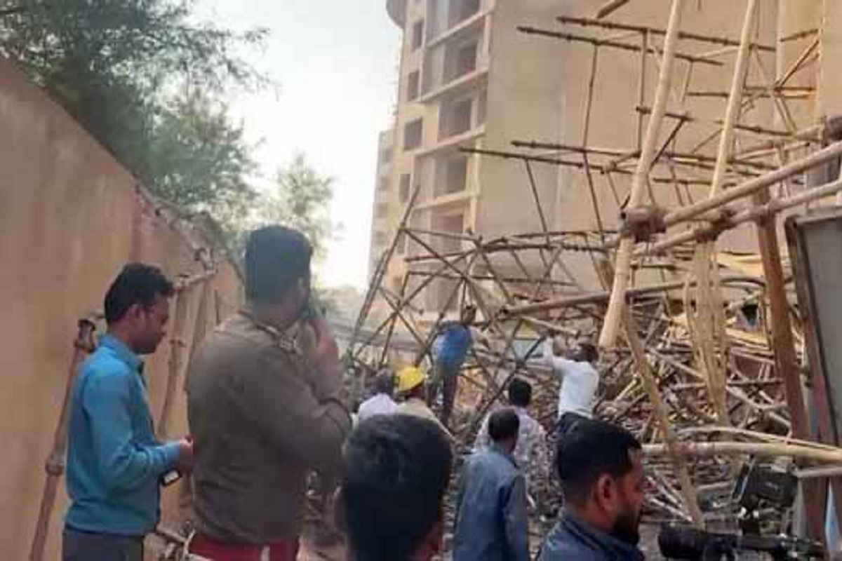CG News: रायपुर में भरभरा कर गिरी बिल्डिंग, देखें वीडियो