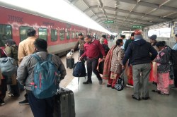 Indian Railway: कुंभ जाने वालों को कम पड़ रहीं ट्रेनें, नहीं मिल रही कंफर्म सीट - image