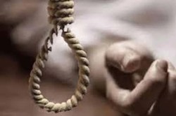 CG Suicide: फांसी पर लटकी मिली युवती की लाश, 3 बच्चों के पिता के साथ था प्रेम
संबंध - image