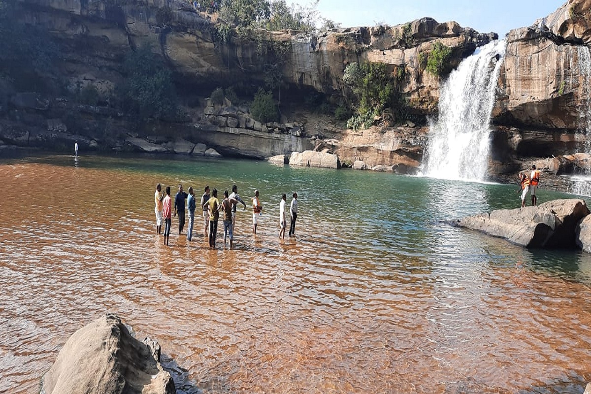 Gaurghat waterfall: पिकनिक मनाने बेहतरीन जगह है गौरघाट जलप्रपात, सप्ताहभर से
बड़ी संख्या में पहुंच रहे सैलानी, जानें कैसे पहुंचे