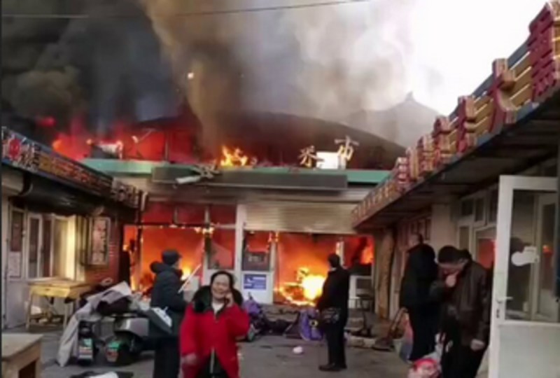 Food market catches fire in China
