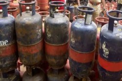 LPG Price: नए साल का तोहफा, सस्ता हुआ LPG सिलेंडर - image