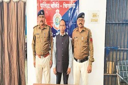 CG Crime News: लघु शंका करने गए युवक का वीडियो बना रहा था कथित पत्रकार, फिर…
पुलिस ने किया गिरफ्तार - image