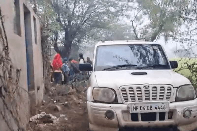 Forest department team attacked by Mining Mafia in MP