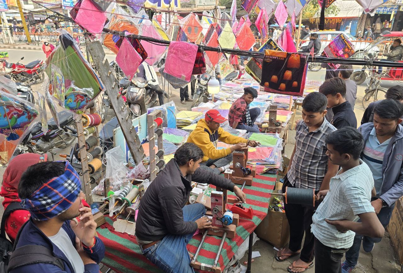 मकर संक्रांति का उल्लास, पतंगों का करोड़ों का कारोबार