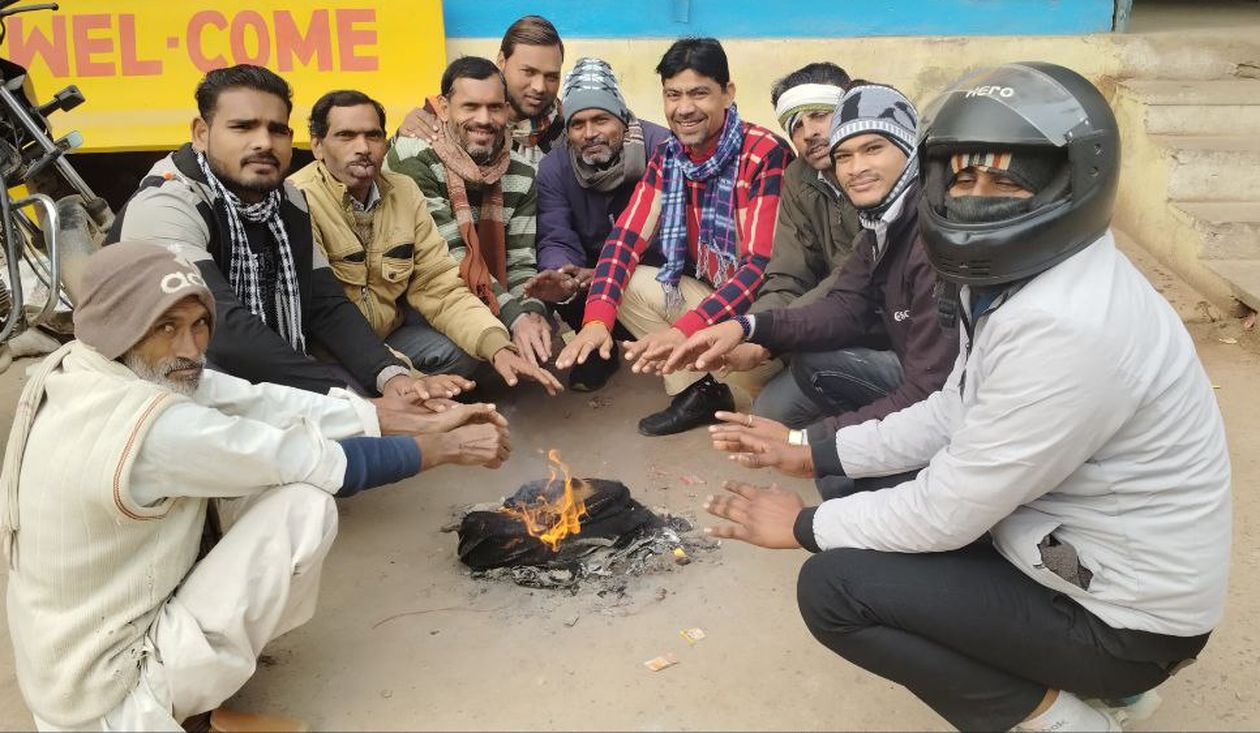  मौसम के तीन रंग: रात में कोहरा, दिन में बादलों का डेरा, शाम को बूंदाबांदी