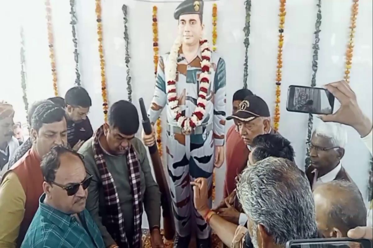 शहीद नायक भवानी सिंह चौहान की मूर्ति का अनावरण, शहीद परिवार का हुआ सम्मान