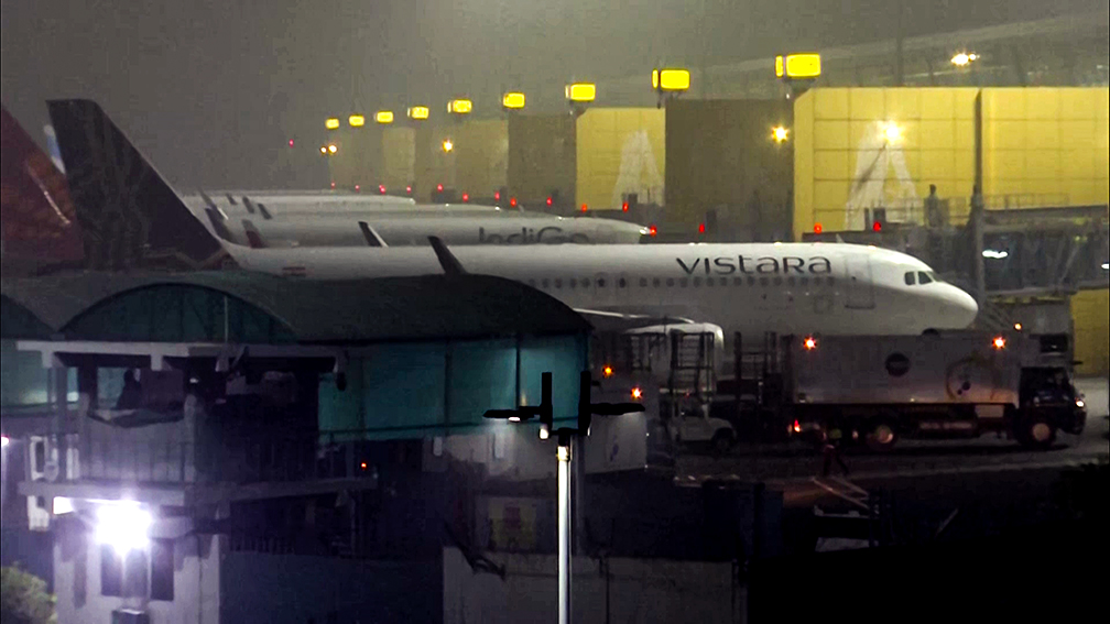 Dense fog engulfs Indira Gandhi International Airport New Delhi