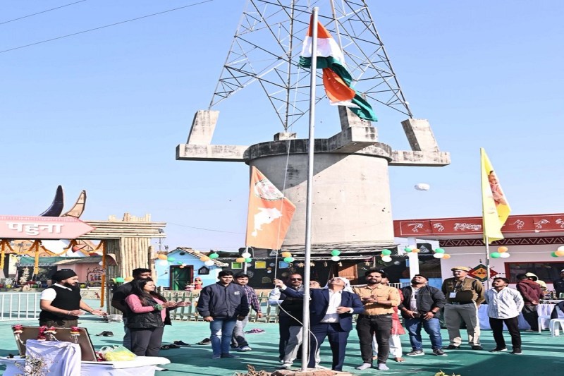 76वां गणतंत्र दिवस: प्रयागराज कुंभ स्थित छत्तीसगढ़ पवेलियन में शान से फहराया तिरंगा, तीर्थ यात्रियों को दी गई बधाई