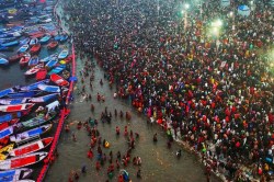 Mahakumbh Mela 2025: विश्वस्तरीय आयोजन में सफाई व्यवस्था अव्वल, स्वच्छ रखने में
जुटे 10 हजार सफाई योद्धा - image