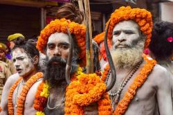 Mahakumbh 2025: धर्म ध्वजा के नीचे पुकार के साथ आरंभ हुई नागा दीक्षा, तपस्या के
बाद होगा पिंडदान - image