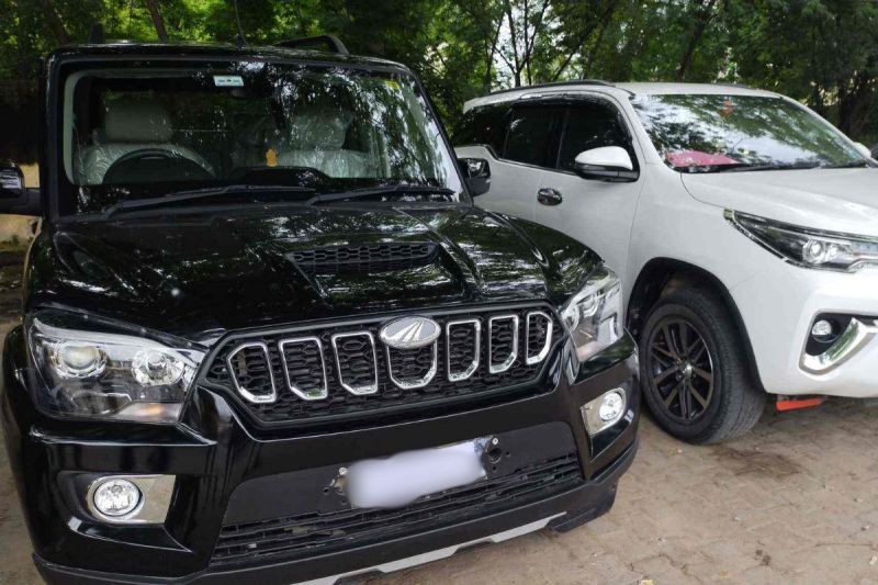 man rented an SUV car by giving fake ID and fled in sikar