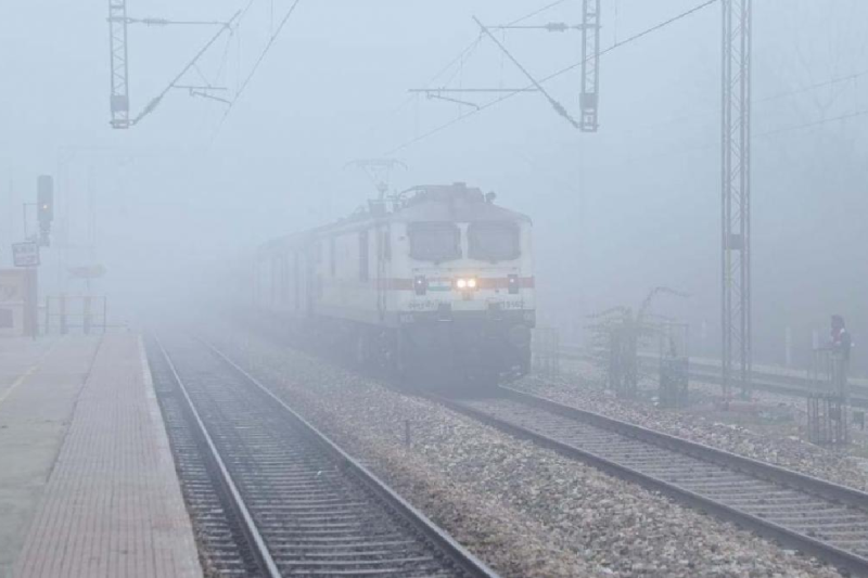 trains running late due to fog