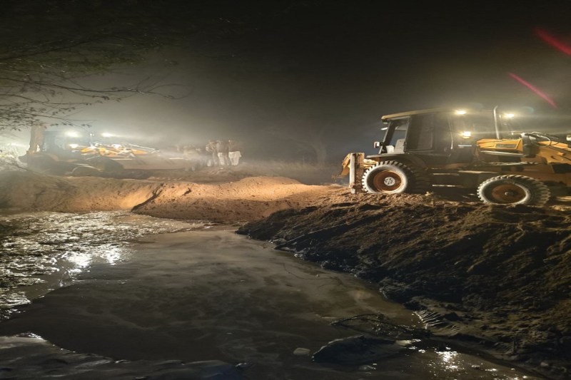40 feet wide erosion in the bed of LNP canal