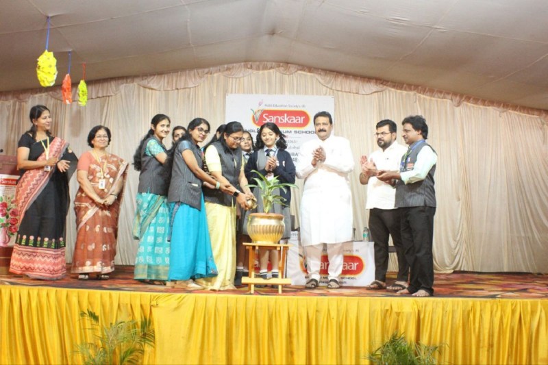 राजस्थान पत्रिका एवं संस्कार स्कूल के संयुक्त तत्वावधान में विश्व हिंदी दिवस पर हुब्बल्ली (कर्नाटक) में आयोजित कार्यक्रम की शुरुआत पौधरोपण के साथ की गई।