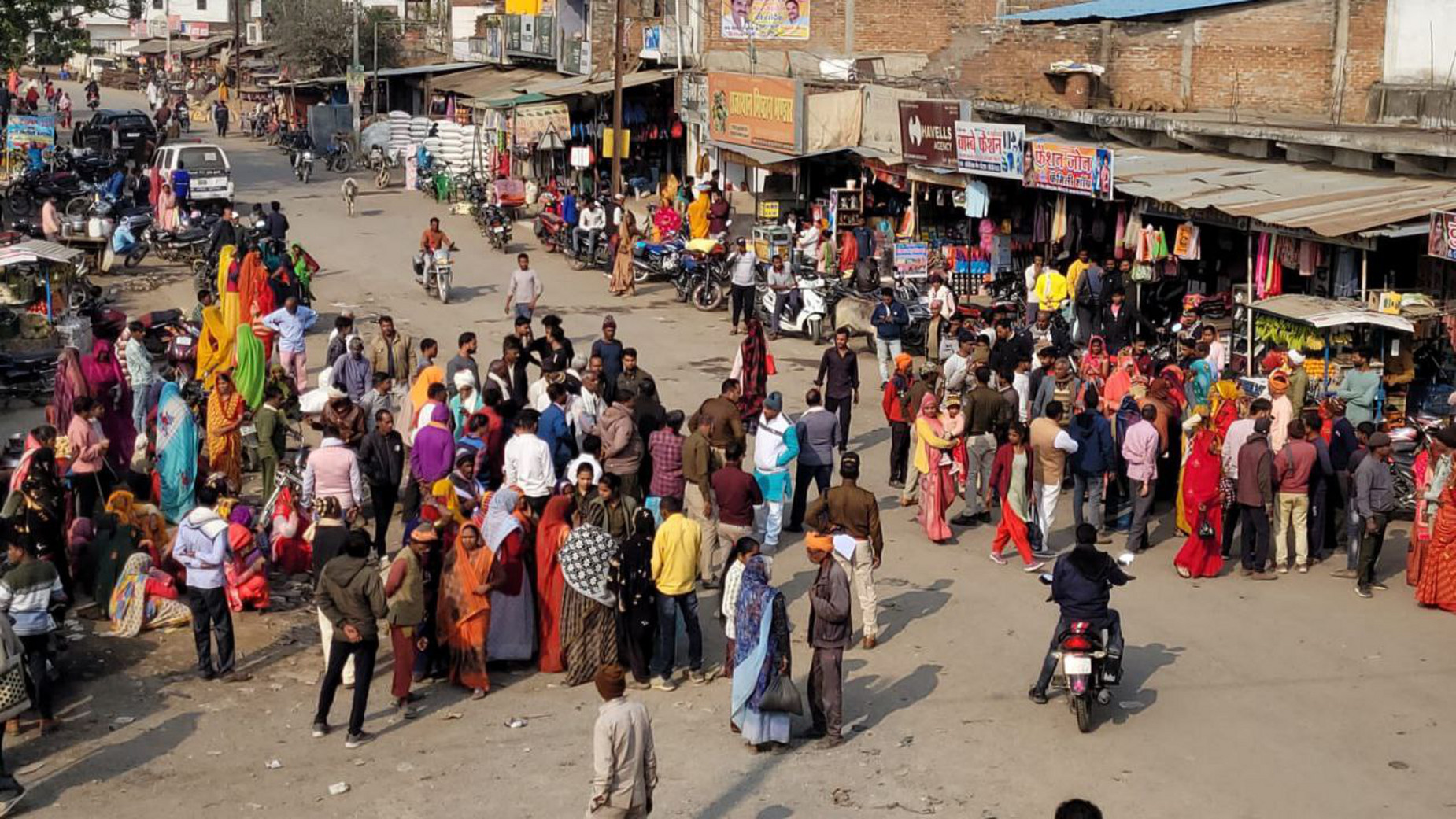 प्रौढ़ की संदिग्ध मौत पर हंगामा, परिजनों ने किया चक्काजाम