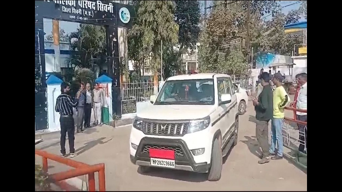 Video: सीएमओ दिशा डेहरिया को लेकर जांच एजेंसी टीम हुई रवाना, होगी पूछताछ