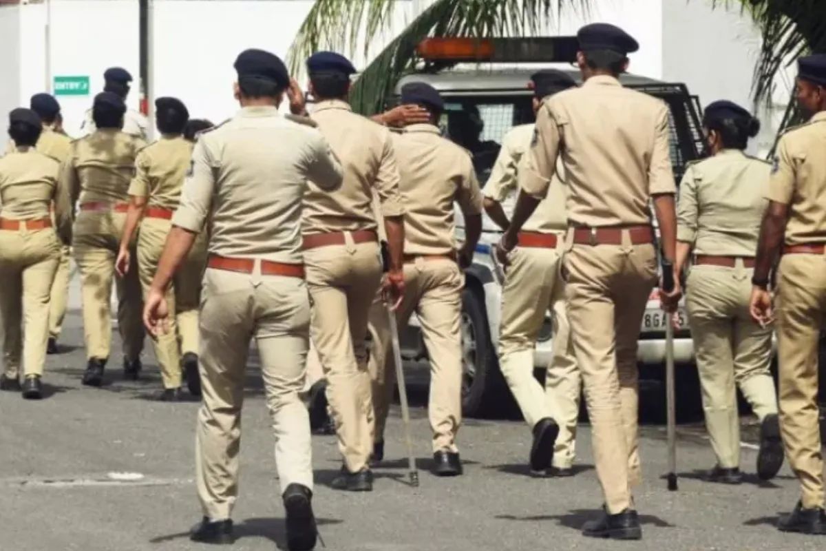 Udaipur News: 7 थानों की पुलिस ने बदमाशों पर डाली रेड, मची खलबली; सामने आए
चौंकाने वाले खुलासे