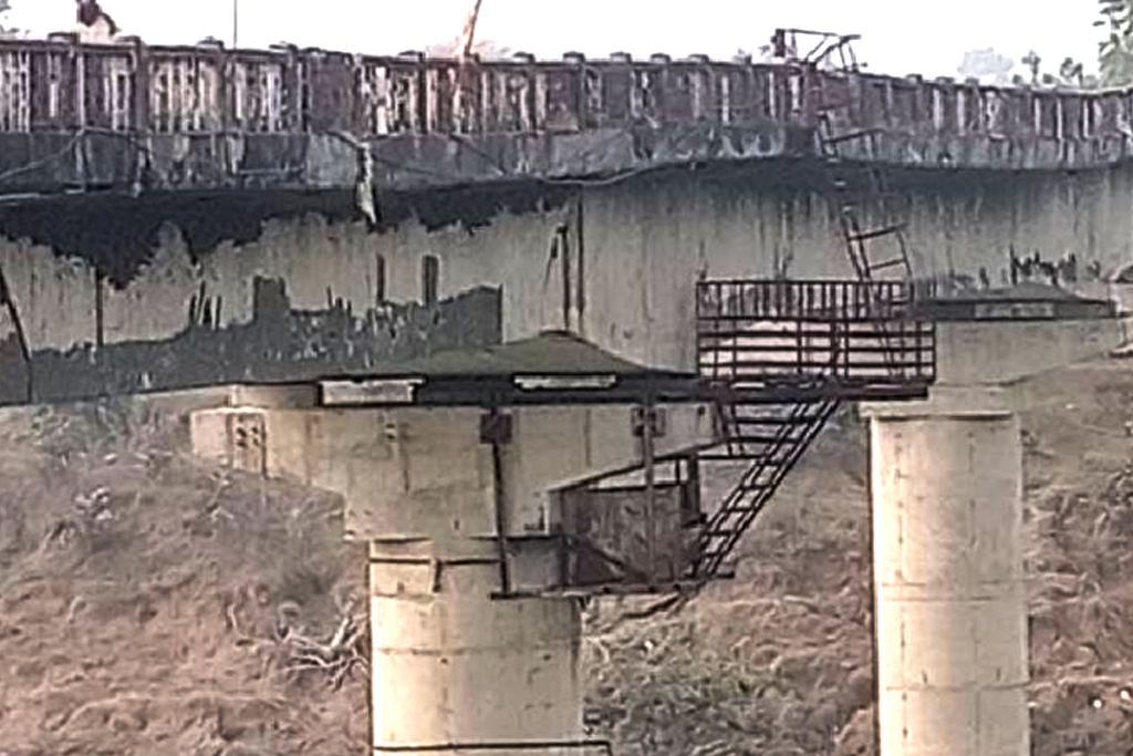 Parvati river bridge collapse