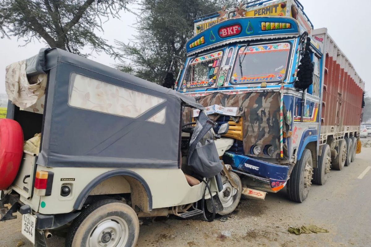 Rajasthan Road Accident: घने कोहरे के बीच हनुमानगढ़ में भीषण हादसा, 2 लोगों की
मौके पर ही मौत, 2 गंभीर घायल