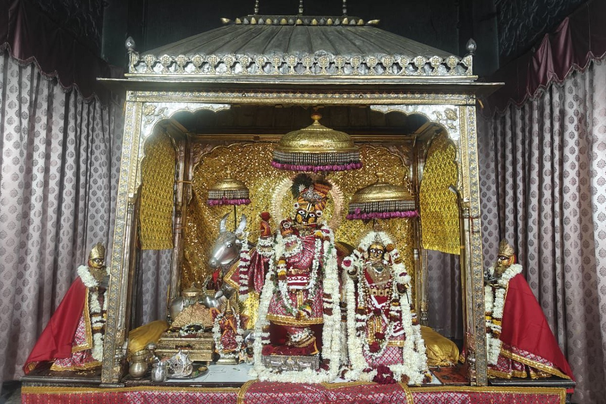 षटतिला एकादशी: विष्णु मंदिरों में सजी विशेष झांकी, दर्शन करने उमड़े श्रद्धालु