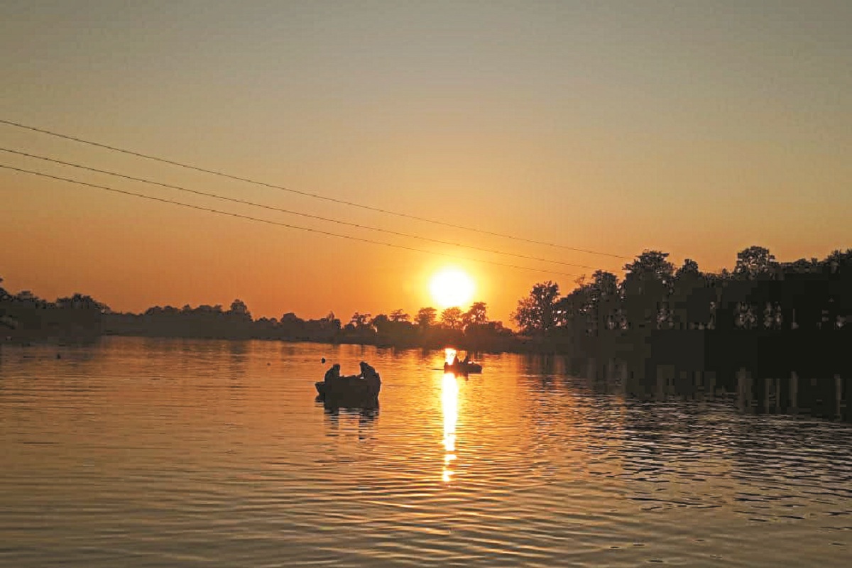 Weather Update: दिन में तेज धूप रात में पढ़ रही कड़ाके की ठंड, तापमान में परिवर्तन
की संभावना