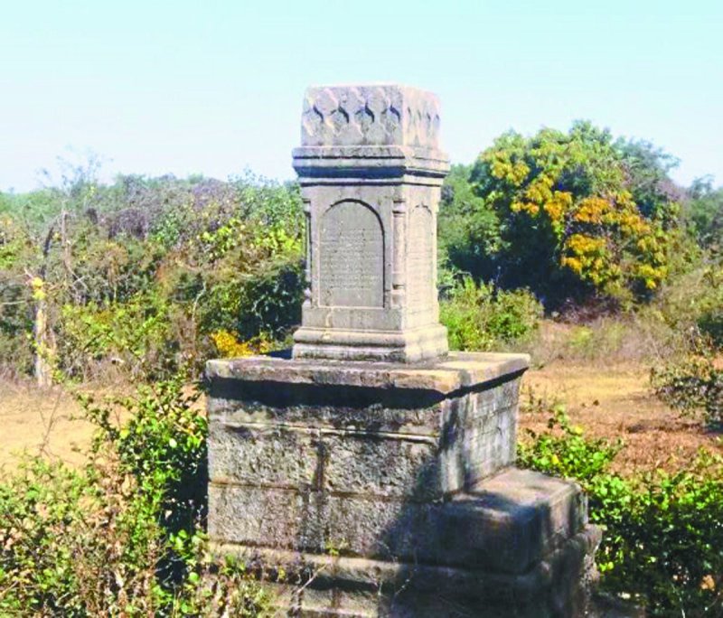 पति-पत्नी के प्रेम की दास्तां बयां करता है 1921 में बना यह स्मारक