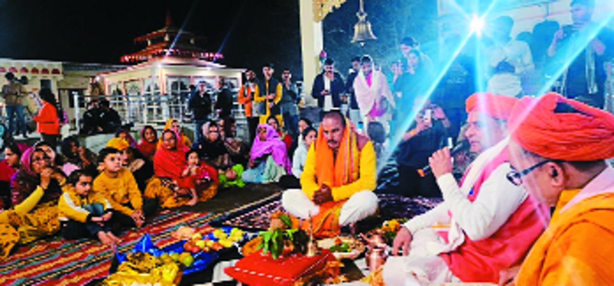 टीकमगढ़. शिवधाम कुण्डेश्वर में लिखी गई भगवान के विवाह की लगुन।