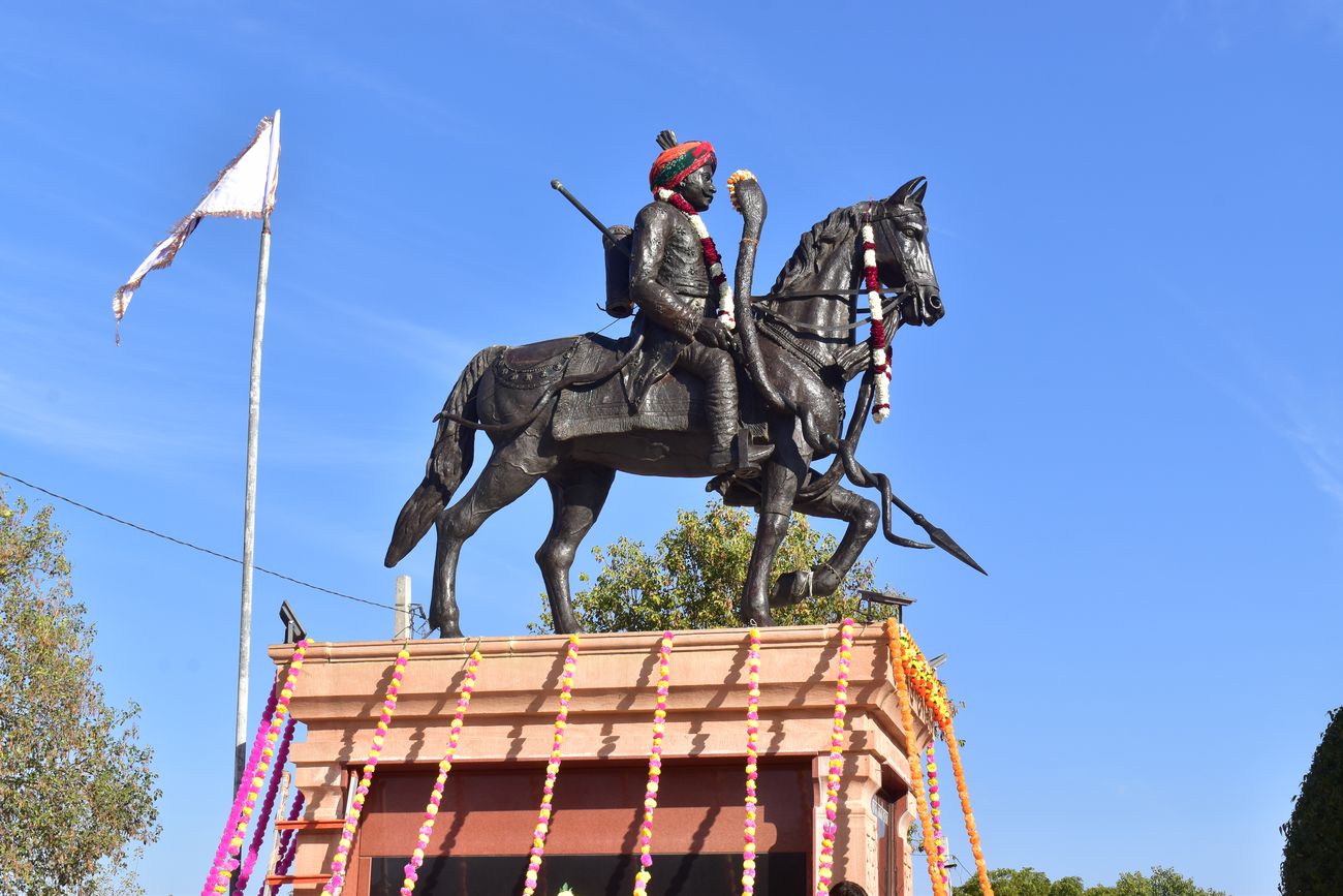 ‘युवाओं को वर्तमान में आगे बढ़ने के लिए कौशल और बौद्धिक क्षमता को बढ़ाना होगा ’