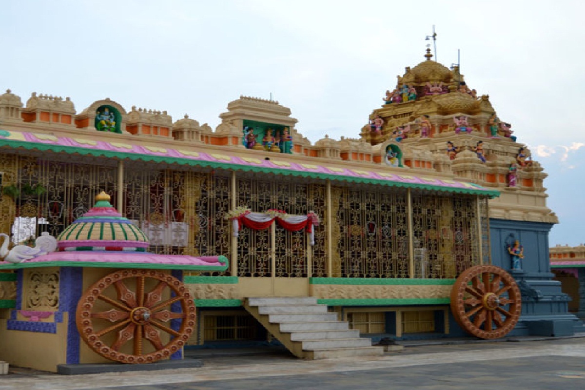 Shri Balaji Temple: श्री बालाजी मंदिर से 3 हजार कलश के साथ निकलेगी शोभायात्रा,
देखें तस्वीरें…