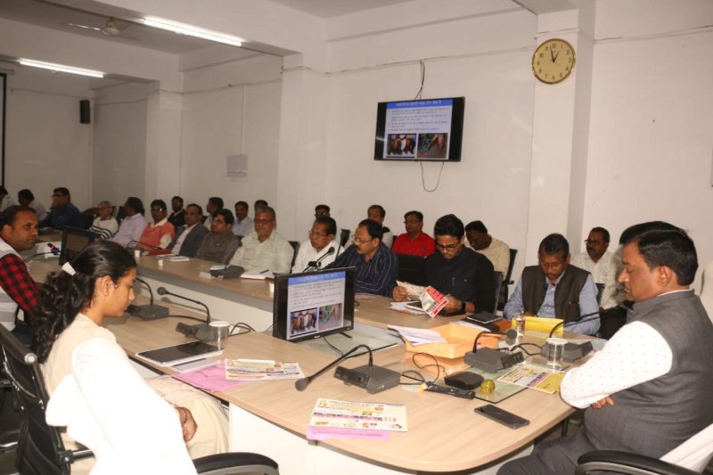 राजस्व अधिकारियों की बैठक में कलेक्टर ने दिए निर्देश