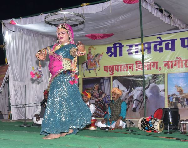 Cultural evening at Animal Fair by Animal Husbandry Department
The audience was mesmerized by the presentation of 'Kesariya Balam Avoni, Padharo Haare Desh...'