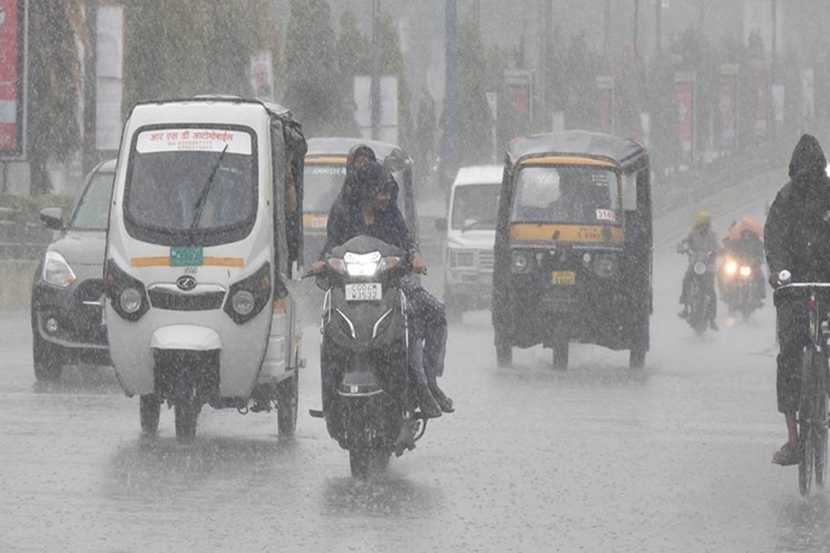 CG Weather Update: पश्चिमी विक्षोभ दिखाएगा असर! अगले 3 दिन तक इन जिलों में होगी
बारिश, IMD का अलर्ट जारी