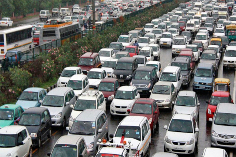 प्रयागराज में भीषण जाम से जनजीवन प्रभावित