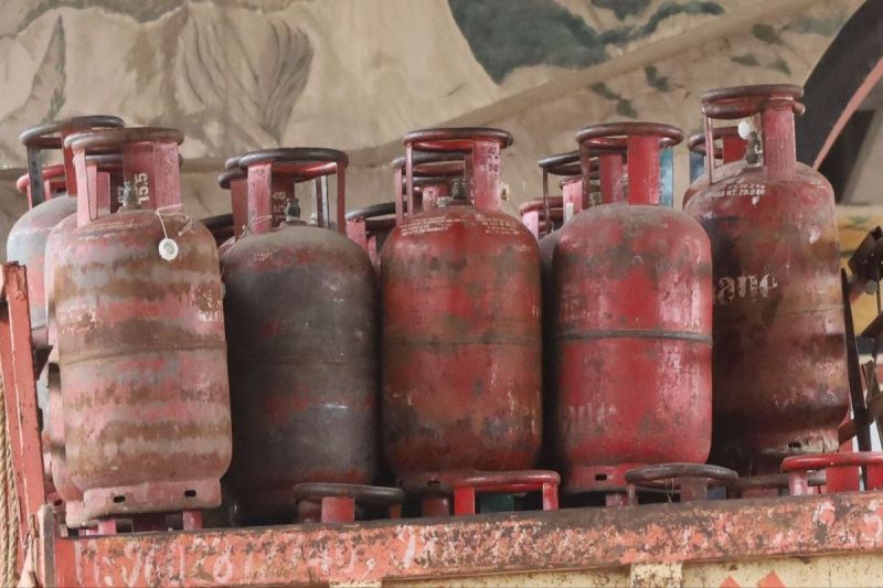 घरेलू गैस की होम डिलीवरी के नाम पर अवैध वसूली की टीम करेगी जांच The team will investigate illegal recovery in the name of home delivery of domestic gas