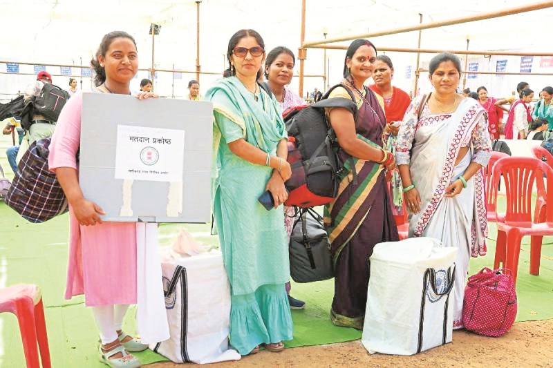 CG Panchayat Chunav 2025: बीजापुर में 5 केंद्र को बनाया गया पिंक बूथ, महिला वोटर्स में उत्साह का माहौल