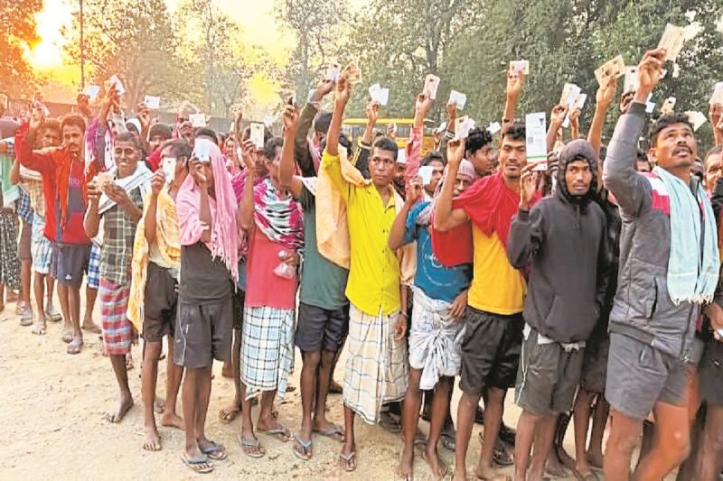 Panchayat Chunav 2025: दंतेवाड़ा के इस गांव में पहली बार हुआ मतदान, इंद्रावती नदी पर पुल बनने से बदली तस्वीर...