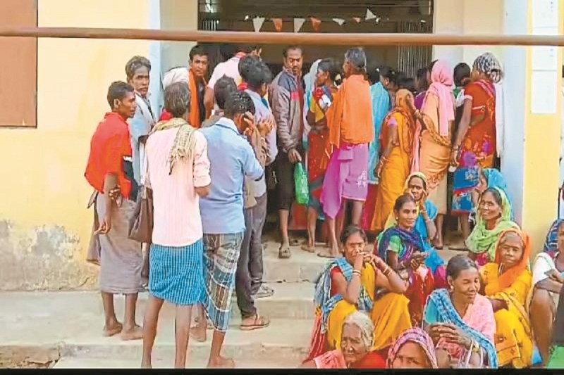 CG Panchayat Chunav 2025: नक्सलियों के गढ़ में रिकॉर्ड तोड़ मतदान, गांव की सरकार चुनने मतदाताओं में दिखा भारी उत्साह