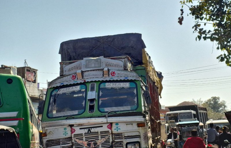 ओवरलोड ट्रक