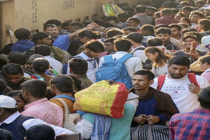 महाकुंभ के दौरान ट्रेनों पर बढ़ता दबाव