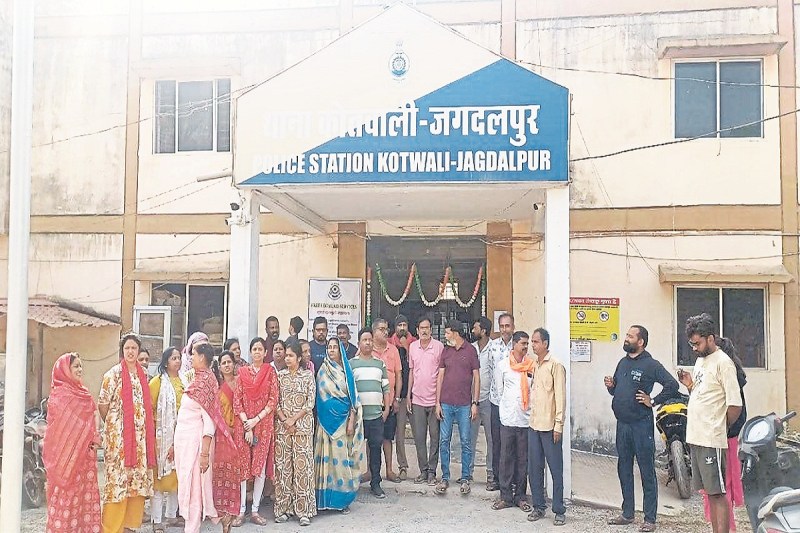 CG News: महाकुंभ और धार्मिक दर्शन के नाम पर 55 श्रद्धालुओं से ठगी, पैसे लेकर आधे रास्ते छोड़ हुए फरार