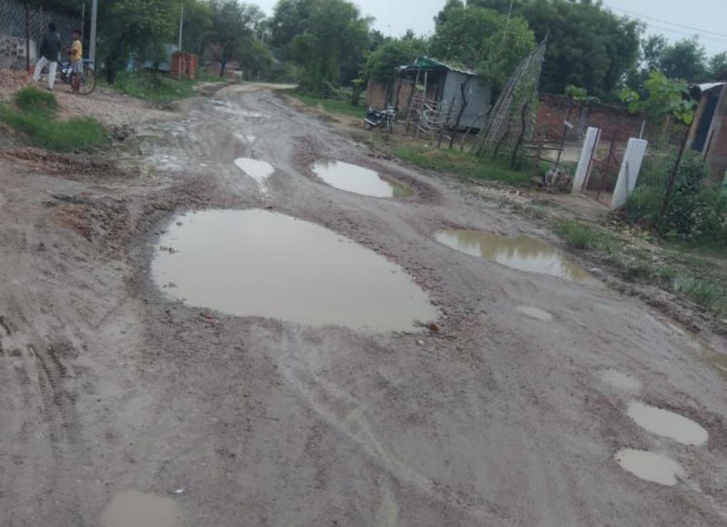 सड़क पर गड्ढे