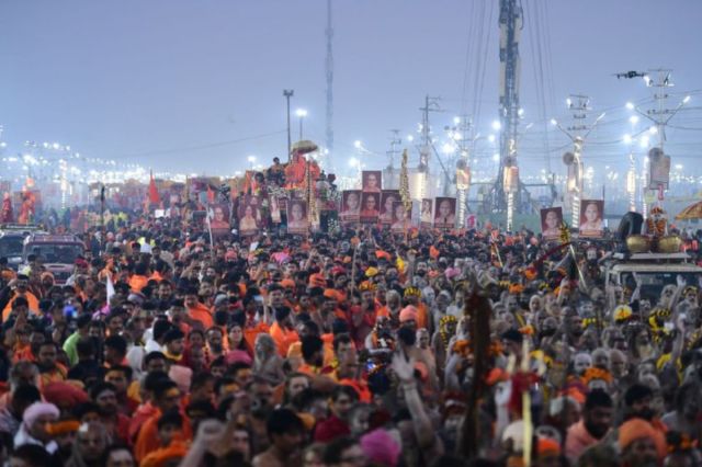 Procession of Sadhus towards the Sangam for the final Amrit Snan